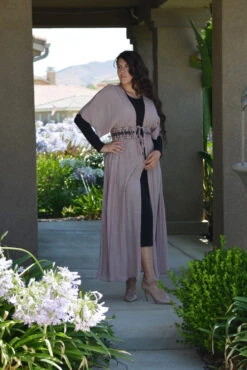 Vanessa Solid Black Midi Dress -Women Dresses Store F1DF6B23 903F 41DB BF8B DD77187112E3