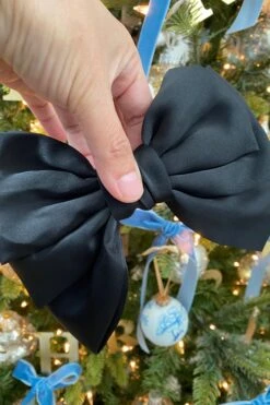 Daphne Black Bow