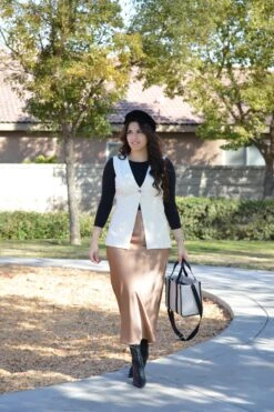 Loren Cream Woven Vest -Women Dresses Store Facetune 01 02 2025 15 10 29