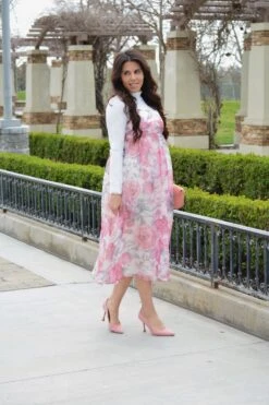 Ruelle White Lace Mock Neck Top -Women Dresses Store Facetune 04 03 2024 15 29 25 8f83a93f b47d 47be afd6 6e472b77771c