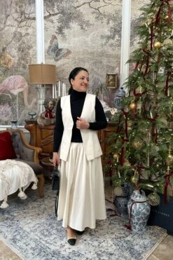 Loren Cream Woven Vest -Women Dresses Store Facetune 04 12 2024 10 29 23 43aeaae2 6543 4224 9277 2619ff734953