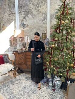 Kyndall Sequin Skirt (2 Color Options) -Women Dresses Store Facetune 05 12 2024 19 12 09 b729f377 059e 4e8f b908 97ed30cfa015