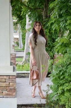 Maeve Taupe Midi Dress 11 Maeve Taupe Midi Dress -Women Dresses Store Facetune 27 05 2024 15 25 33