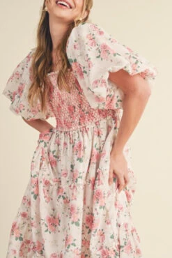 Amelie Floral Smocked Dress -Women Dresses Store Facetune 27 05 2024 19 21 33