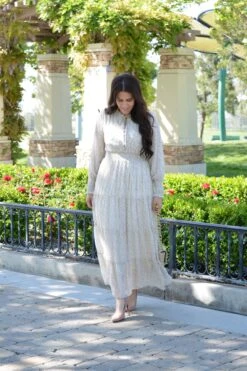 Etta Ivory Floral Maxi Dress 20 Etta Ivory Floral Maxi Dress -Women Dresses Store Facetune 29 04 2024 12 56 54