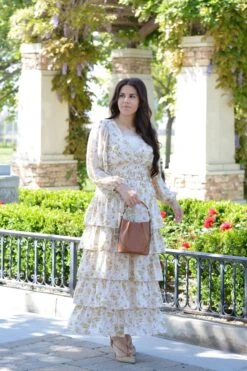 Rosemary Floral Top -Women Dresses Store Facetune 29 04 2024 13 06 25 16e5adfb de20 4576 8a3d 610b51f5904c