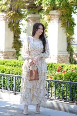 Rosemary Floral Top -Women Dresses Store Facetune 29 04 2024 13 06 48 719ac65e 7b7a 454c 94f7 ec469e1f91d9