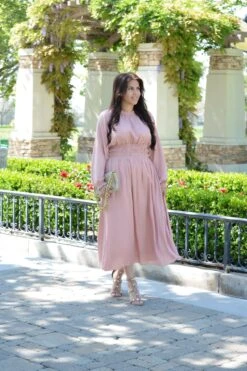 Verona Peach Satin Dress 19 Verona Peach Satin Dress -Women Dresses Store Facetune 29 04 2024 13 18 15