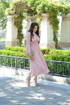 Verona Peach Satin Dress 18 Verona Peach Satin Dress -Women Dresses Store Facetune 29 04 2024 13 19 27