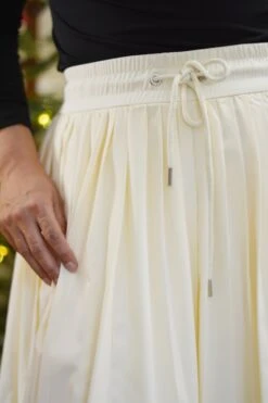 Patagonia Cream Pleated Athletic Skirt -Women Dresses Store Facetune 29 09 2024 17 19 42