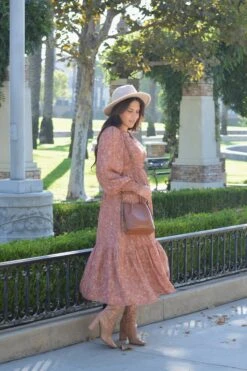 Vera Rose Floral Midi Dress 14 Vera Rose Floral Midi Dress -Women Dresses Store Facetune 31 08 2024 12 57 17